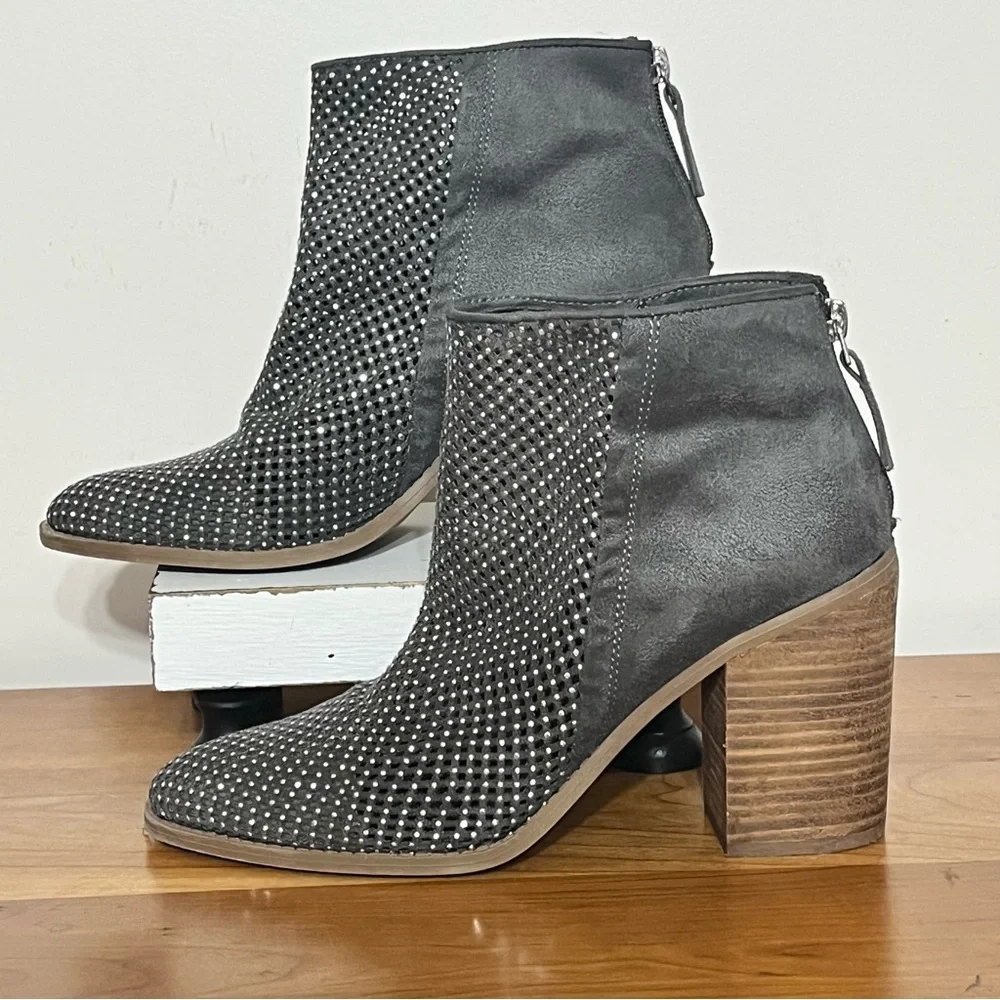 Madden Girl Mocha Gray and Silver Ankle Boots Size 9M Block Heel Y2K Perforated‎